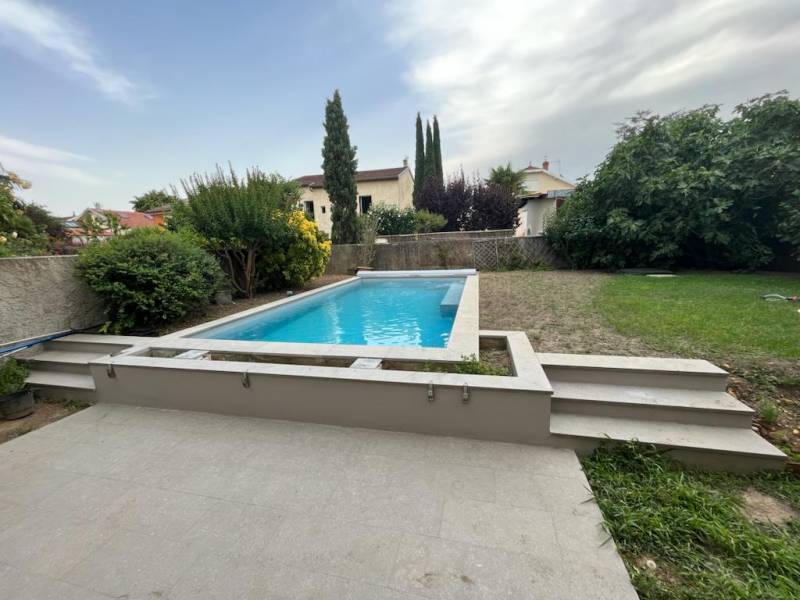 Conception d'une piscine en dur rectangulaire à Sainte Foy Lès Lyon en Rhône Alpes