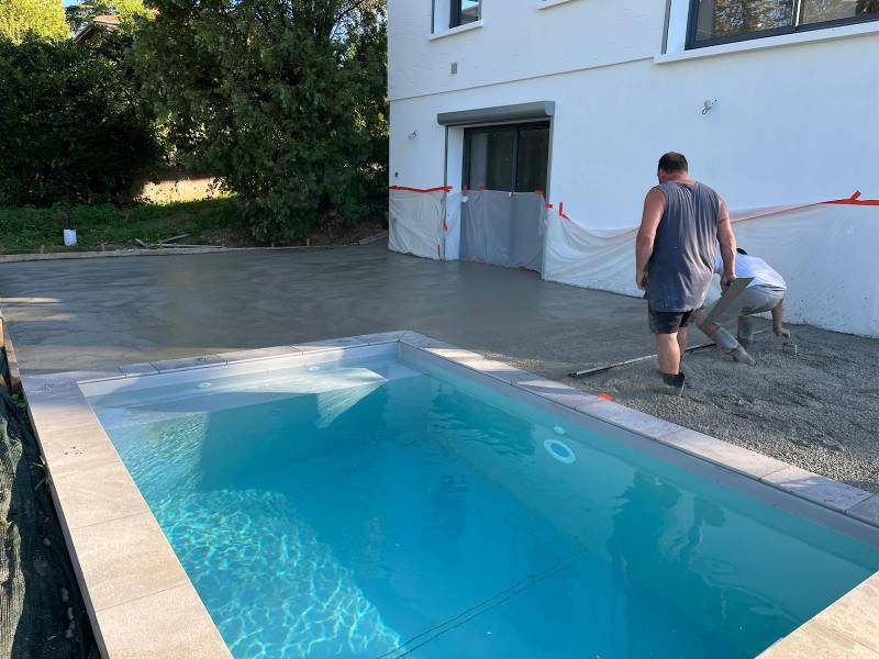 Photo de la réalisation d'une piscine sur mesure 4X2,50 à Tassin La Demi Lune 